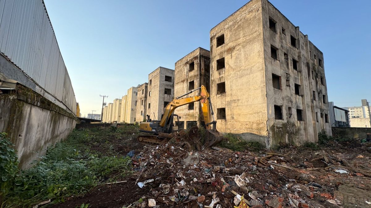 Demolição de prédio condenado em Itajaí surpreende moradores